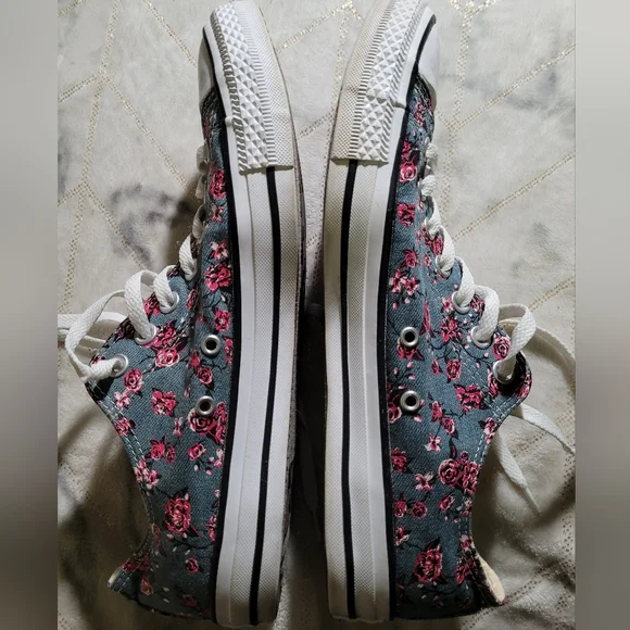 CONVERSE Chuck Taylor All Stars Denim Floral Roses Sneakers Shoes Size 12 Women, - Picture 3 of 6